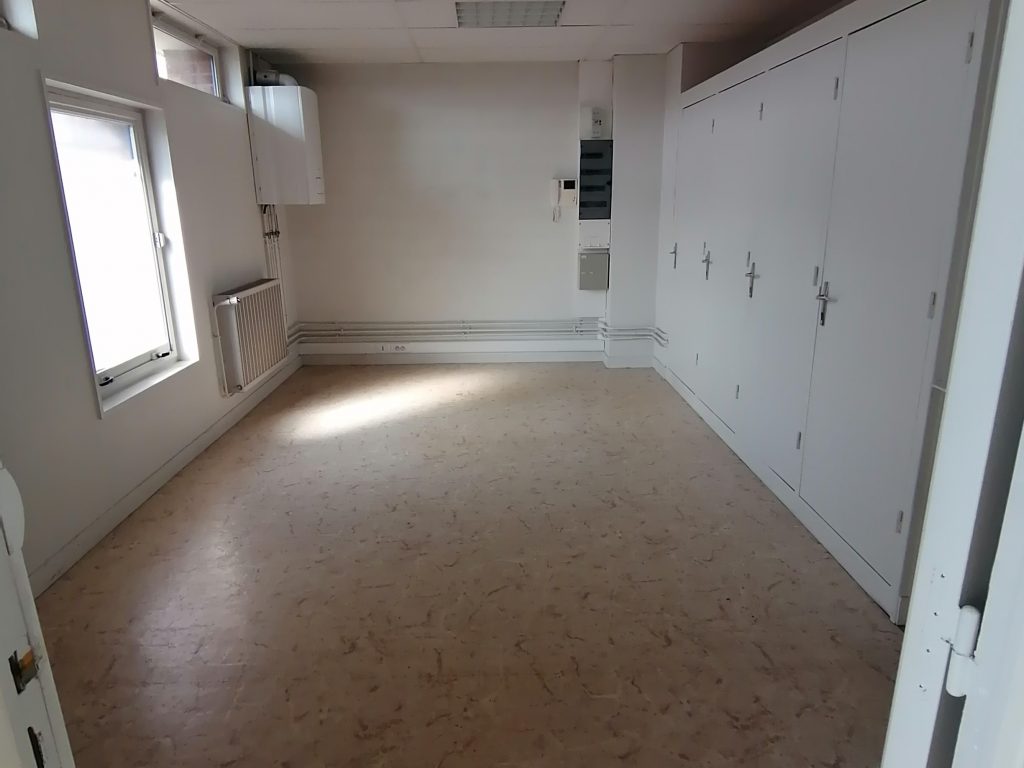 A louer : local commercial de 67 m² à Montville